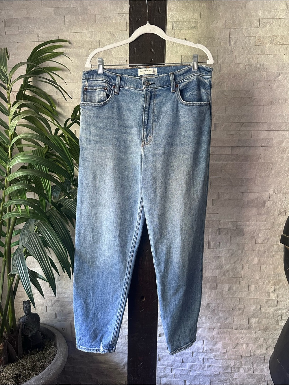 Abercrombie & Fitch “The Mom High-Rise” Denim Jeans Size 32